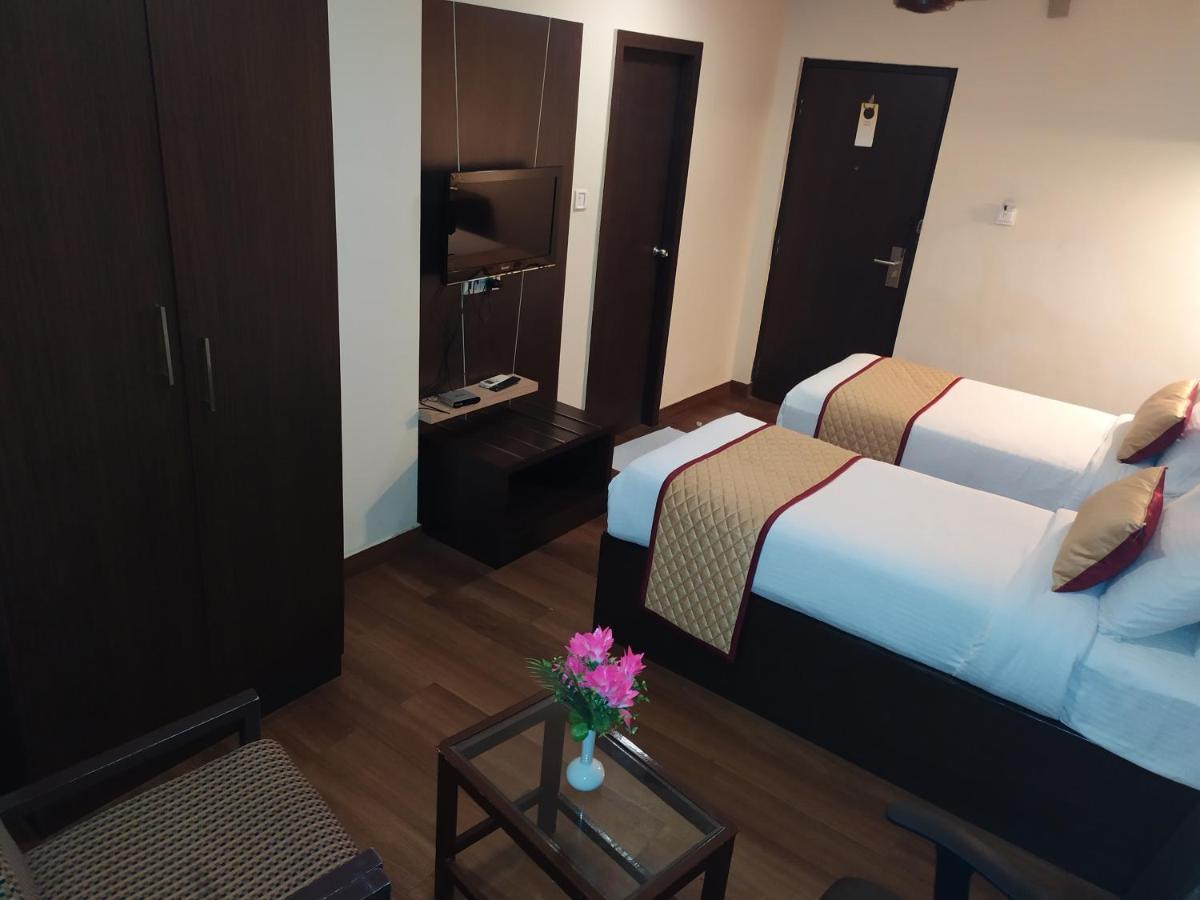 Hotel Ashok Residency Ченнаи Экстерьер фото