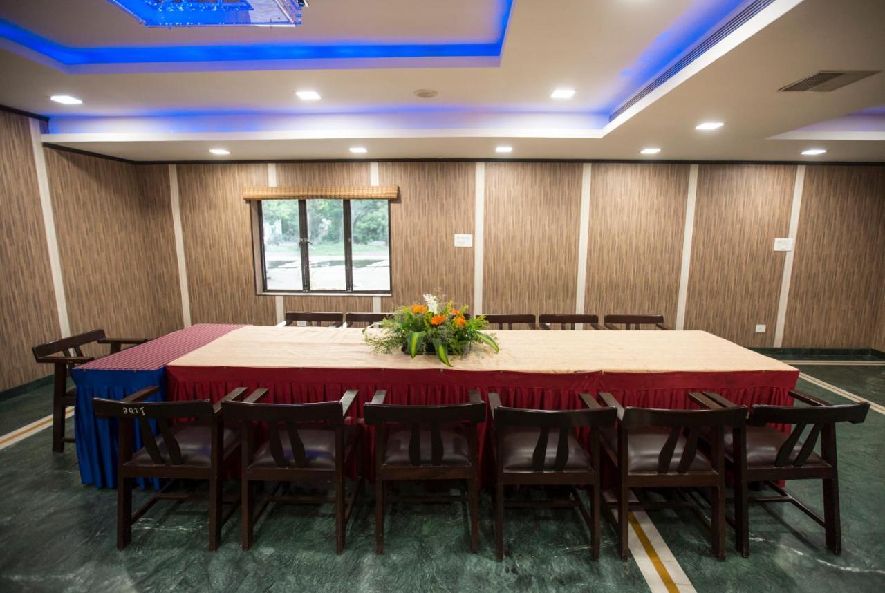 Hotel Ashok Residency Ченнаи Экстерьер фото