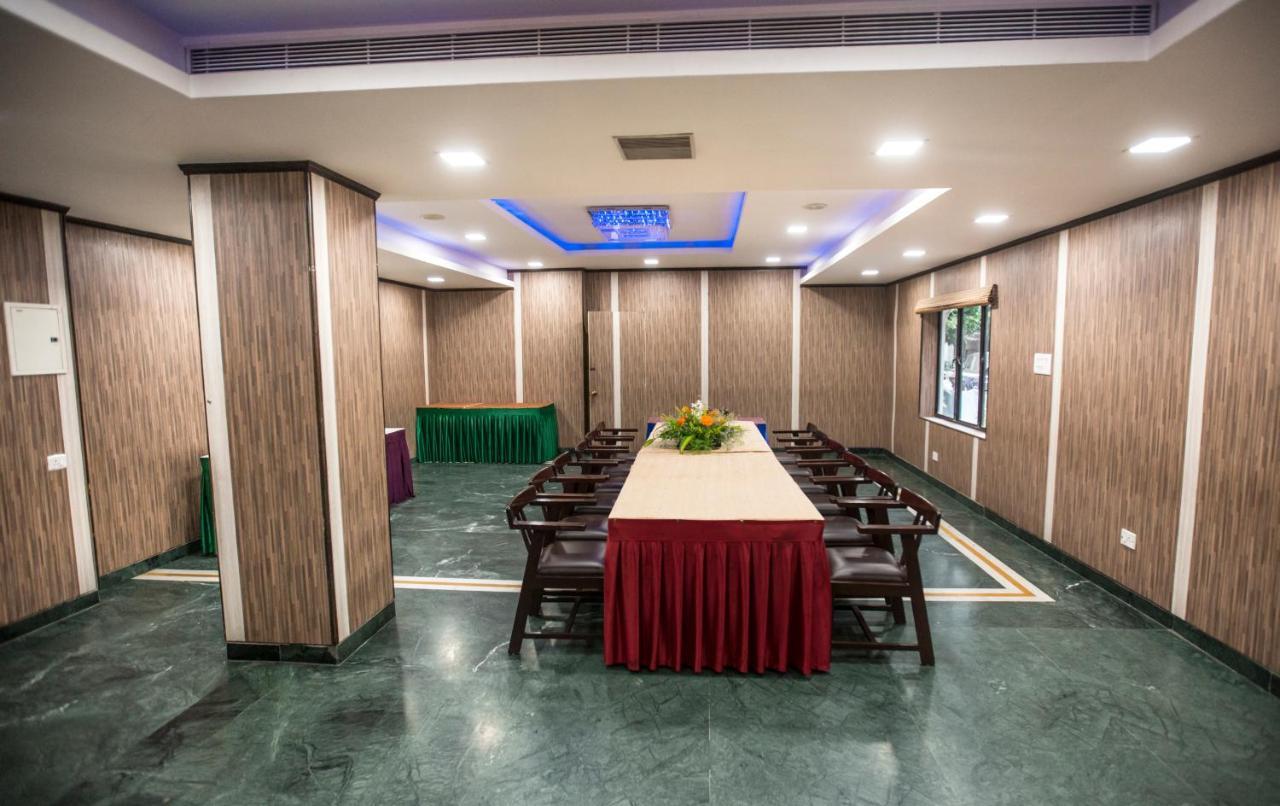 Hotel Ashok Residency Ченнаи Экстерьер фото